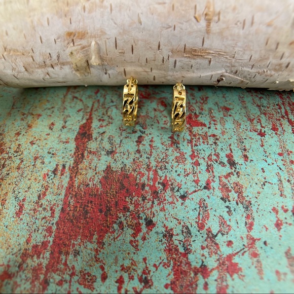 Gold Vermeil Cuban Chain Huggie Hoop Earrings - Picture 6 of 6